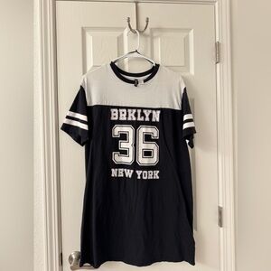 H&M Black and White Contrast Crewneck Tee